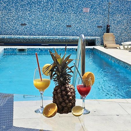 The Golden Grotto Apartments نوفاليا المظهر الخارجي الصورة
