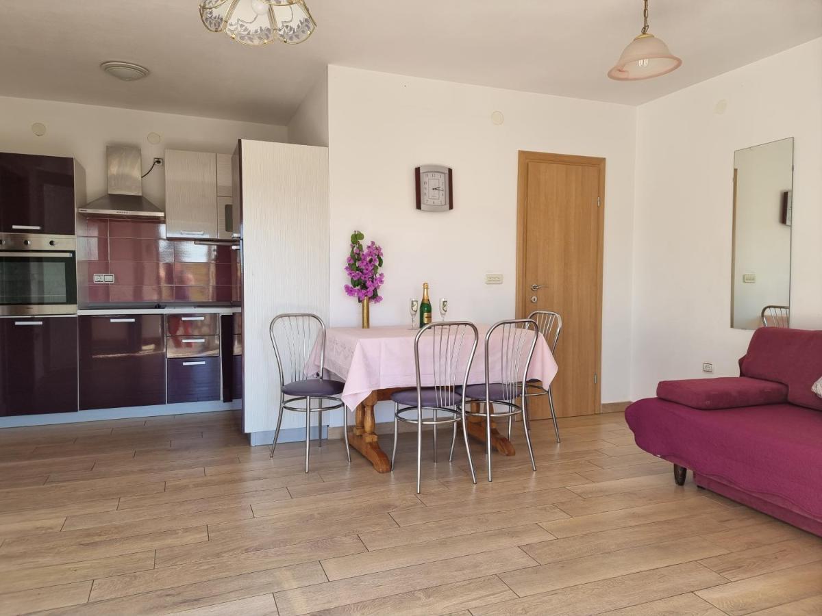 The Golden Grotto Apartments نوفاليا المظهر الخارجي الصورة
