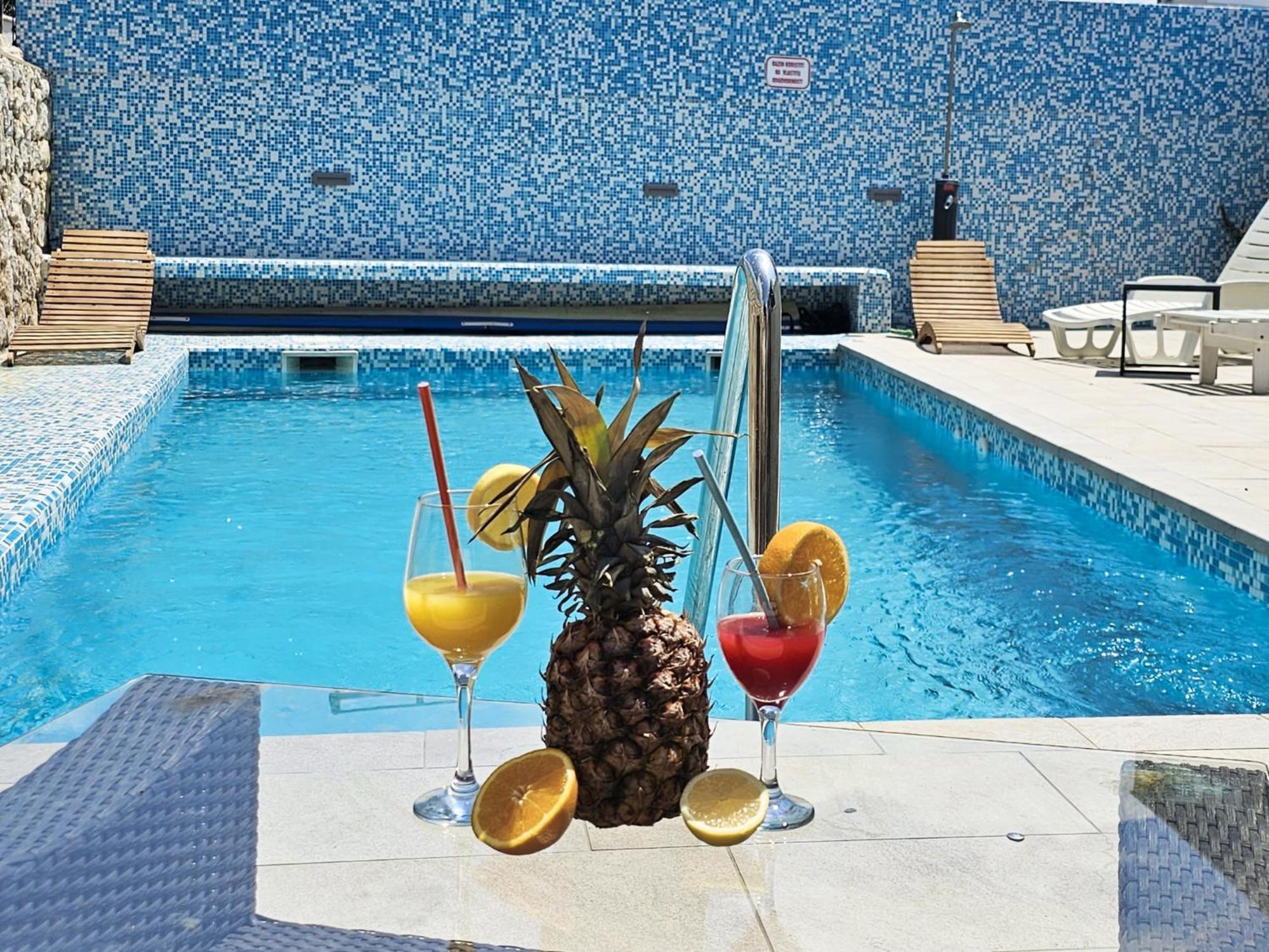 The Golden Grotto Apartments نوفاليا المظهر الخارجي الصورة
