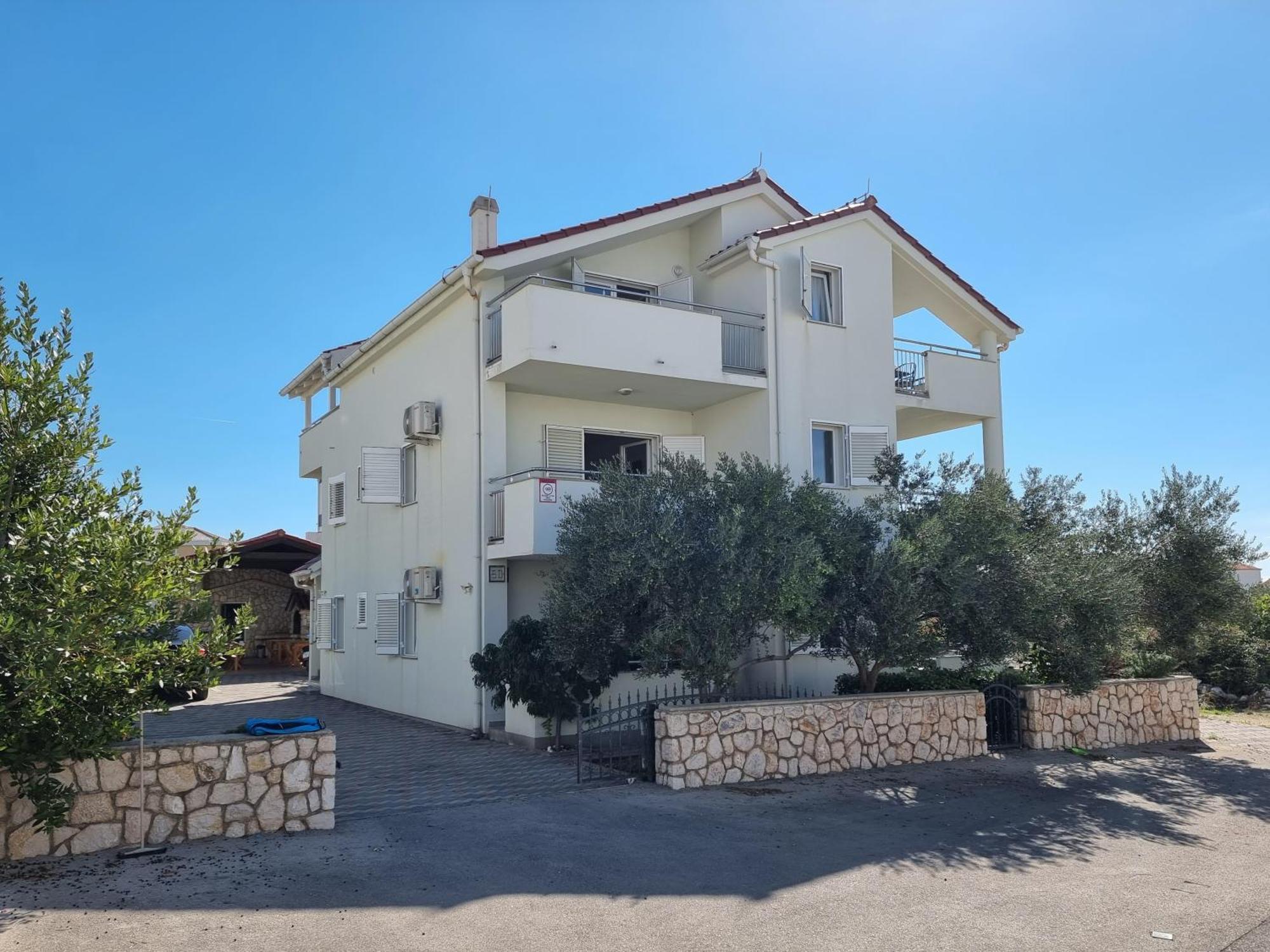 The Golden Grotto Apartments نوفاليا المظهر الخارجي الصورة